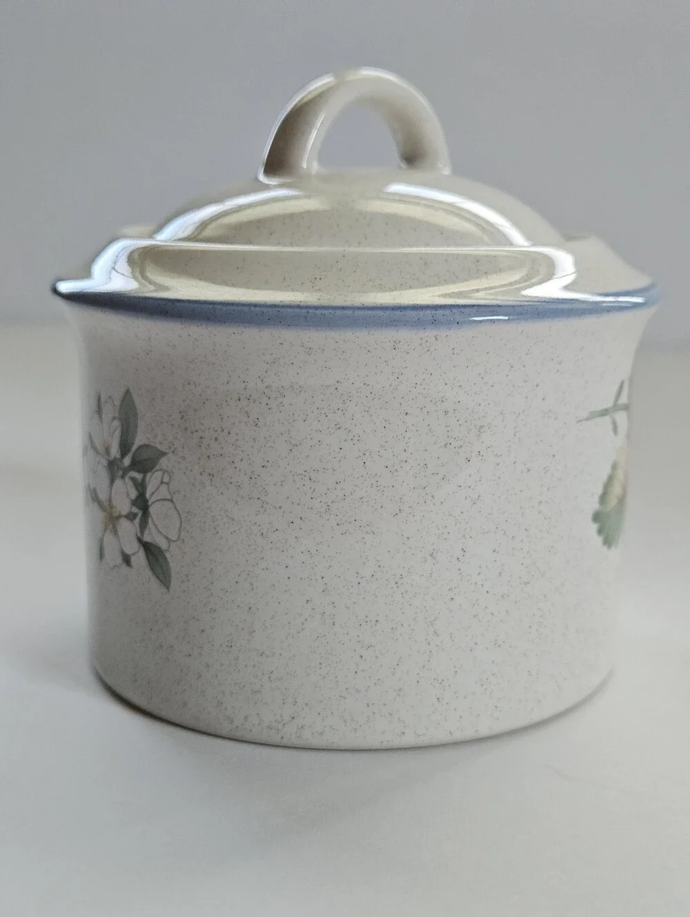 1990s vintage sugar bowl with lid from Savoir Vivre Luscious JJ017 strawberry